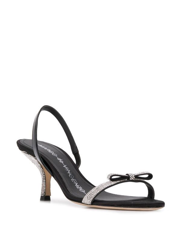 Sandals with bow